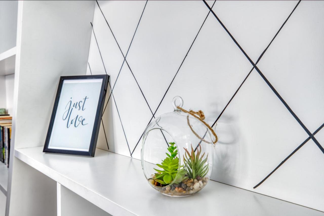 Spacious Flat With Courtyard And Private Parking! Aten Exteriör bild